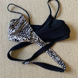 Lspace bikini top. Reversible to plain black.